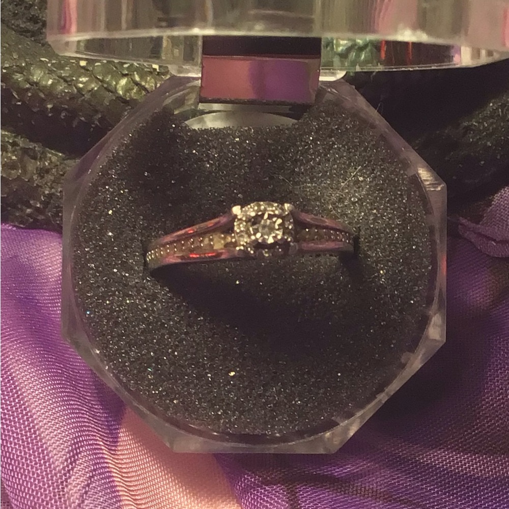 vintage  designer stunning sterling silver and diamond halo ring